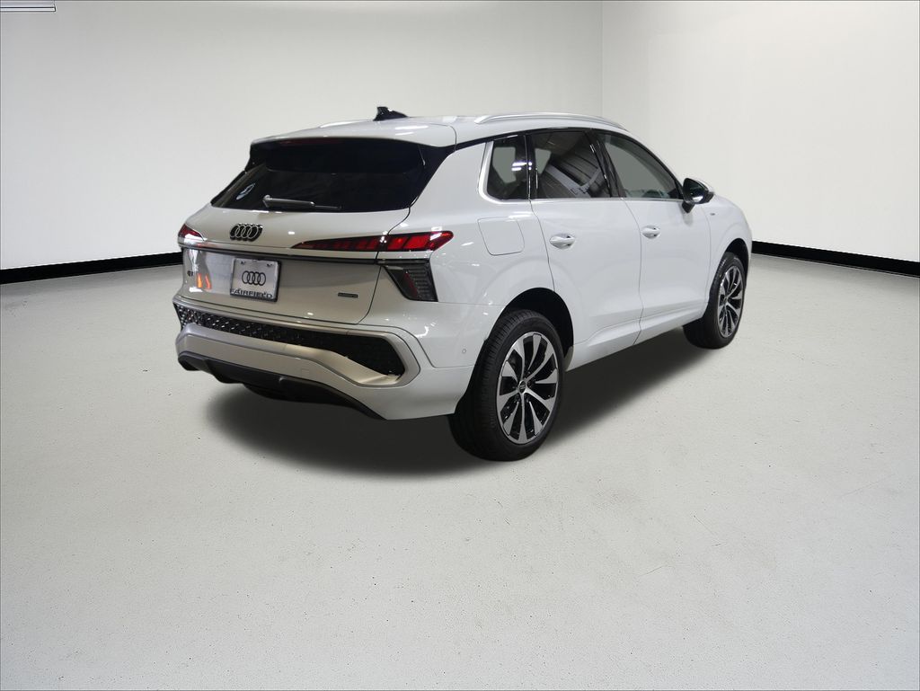 Thumbnail: 2026 Audi Q3 - 5