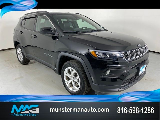 Diamond Black Crystal Pearlcoat 2024 Jeep Compass SUV / Crossover Four-Wheel Drive 8-Speed Automatic