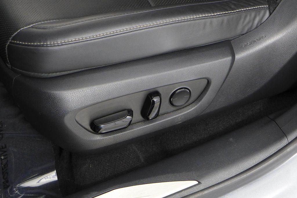 Thumbnail: 2023 Lexus RX - 23