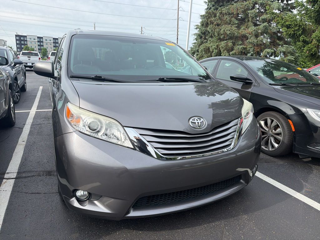 Thumbnail: 2017 Toyota Sienna - 5