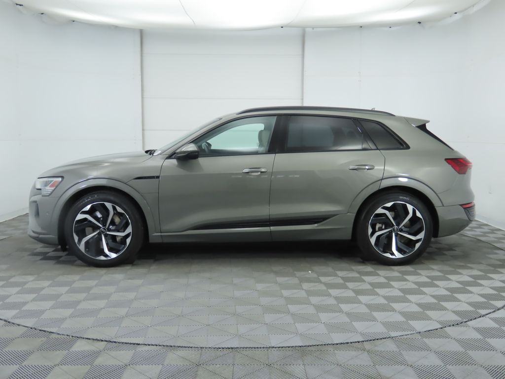 Thumbnail: 2024 Audi Q8 e-tron - 8