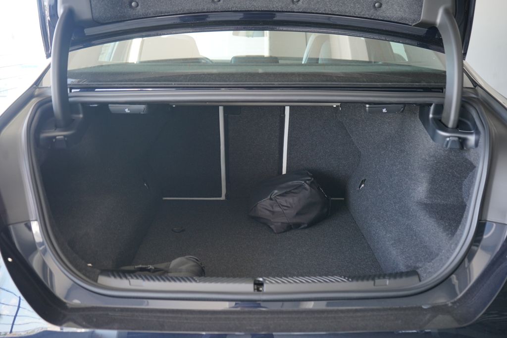 Thumbnail: 2026 BMW M5 - 22