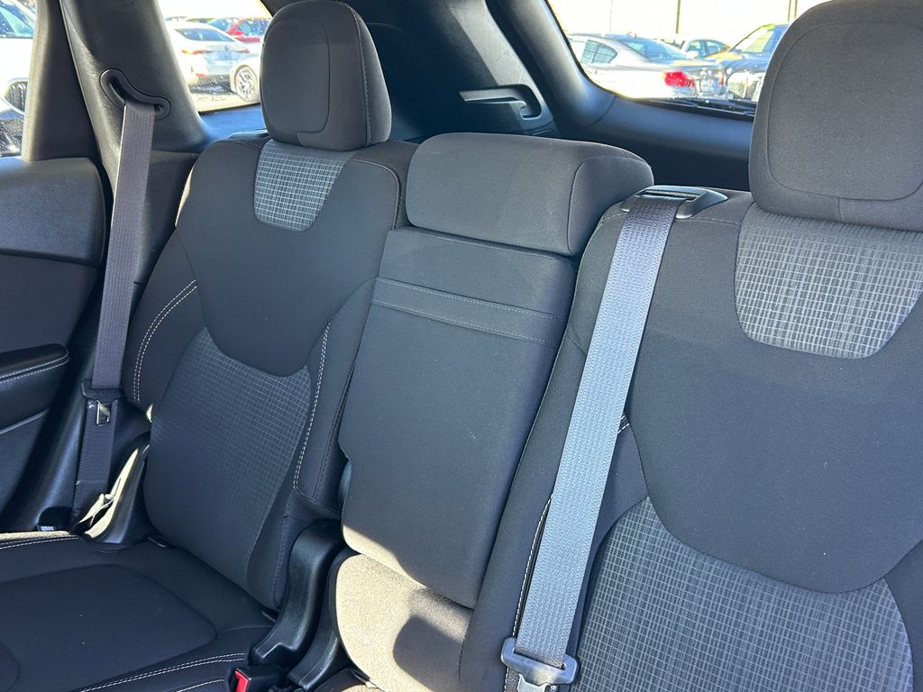 Thumbnail: 2016 Jeep Cherokee - 30