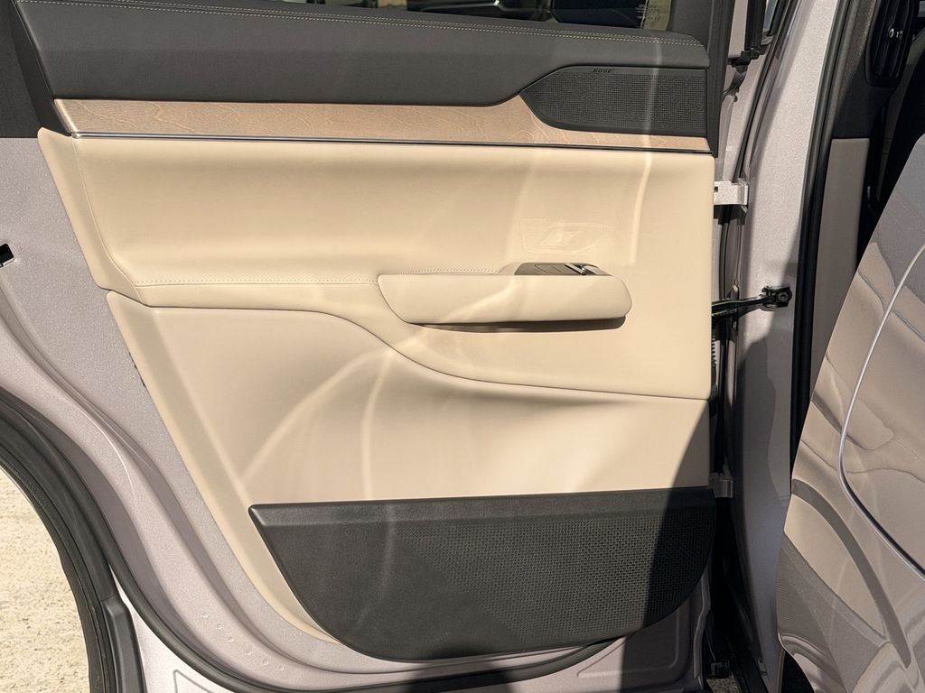 New 2026 Silver Volvo  image 19