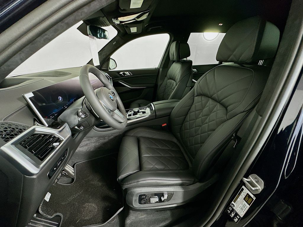 Thumbnail: 2026 BMW X7 - 16