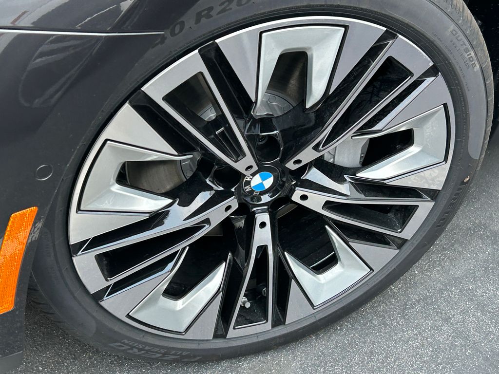 Thumbnail: 2026 BMW i5 - 3