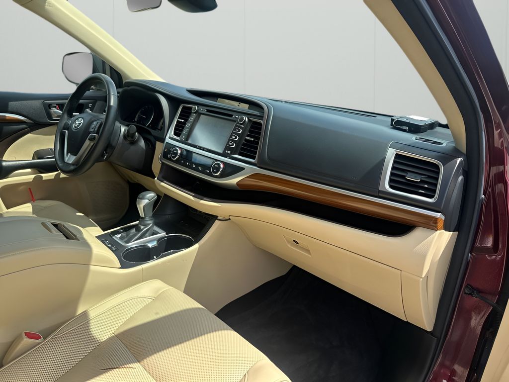 Used Car 2018 Toyota Highlander  Limited For Sale Under $30,000 In Austin, Texas