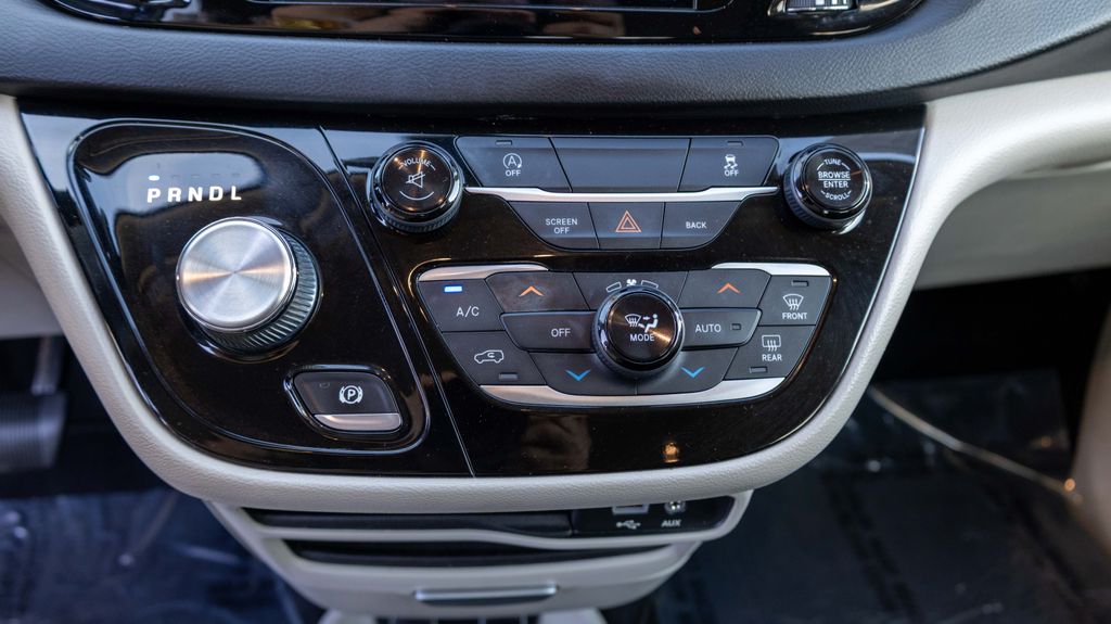 Used 2017 Chrysler Pacifica Touring L 4D Passenger Van