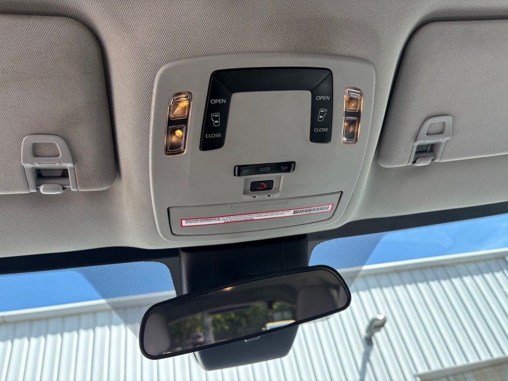 2023 Toyota Sienna LE