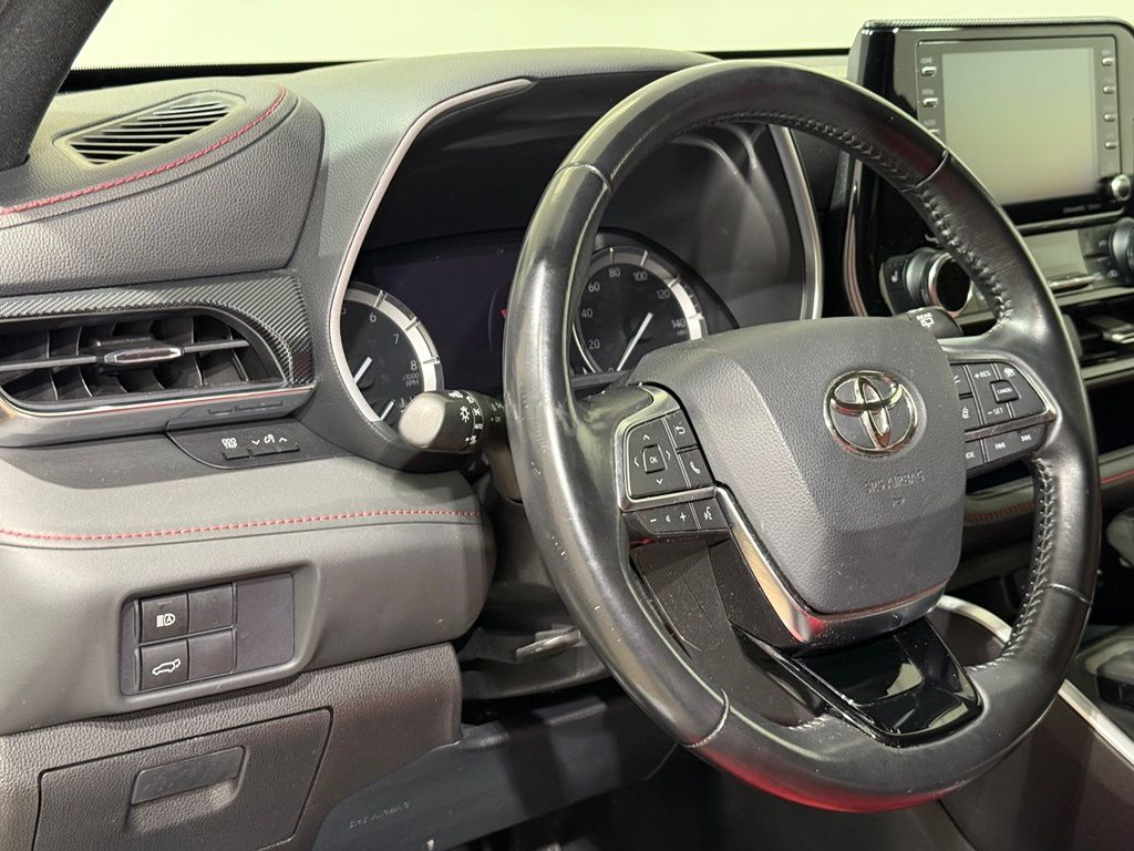 Thumbnail: 2021 Toyota Highlander - 17