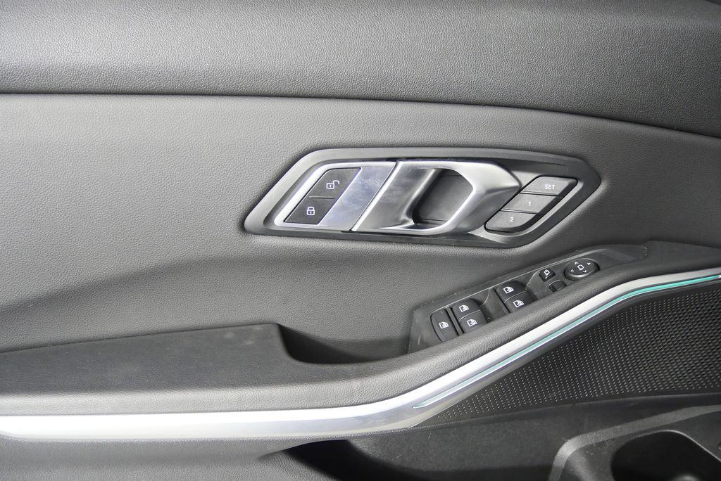 2022 BMW 3 Series 330i 9