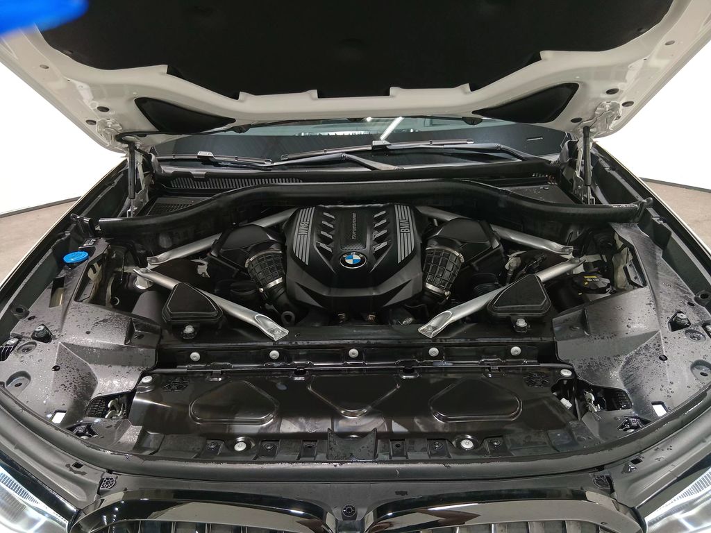 2022 BMW X7 M50i