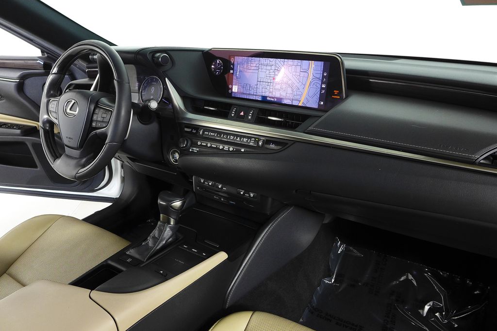 Thumbnail: 2020 Lexus ES - 13