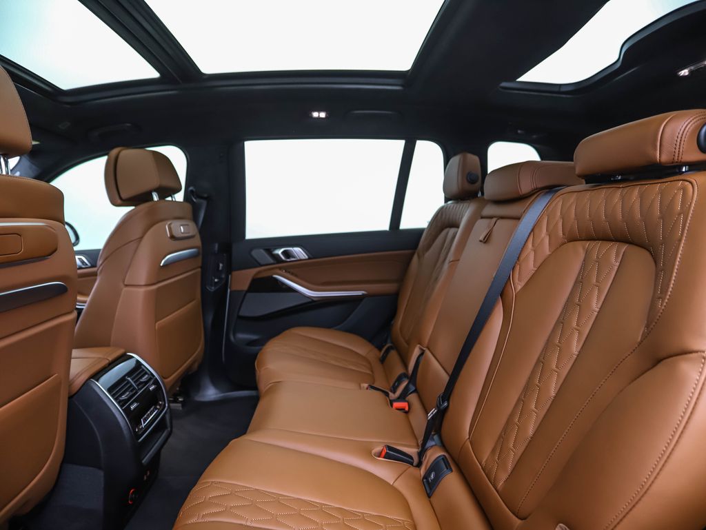 Thumbnail: 2026 BMW X7 - 22
