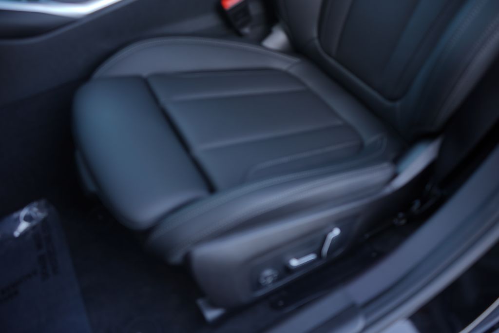 Thumbnail: 2025 BMW 3 Series - 11