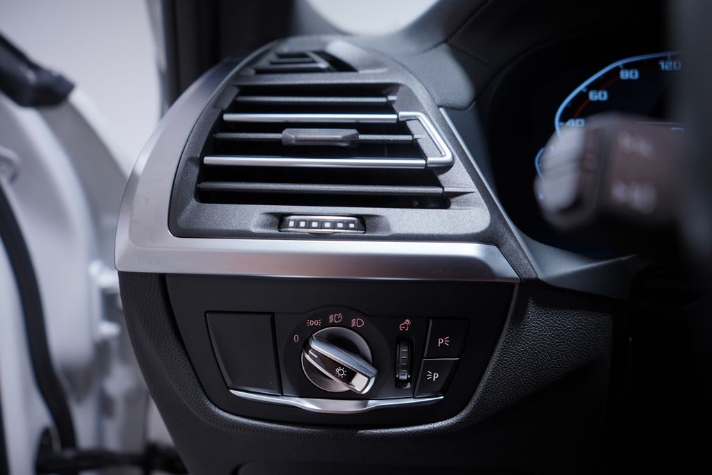 Thumbnail: 2025 BMW X4 - 19