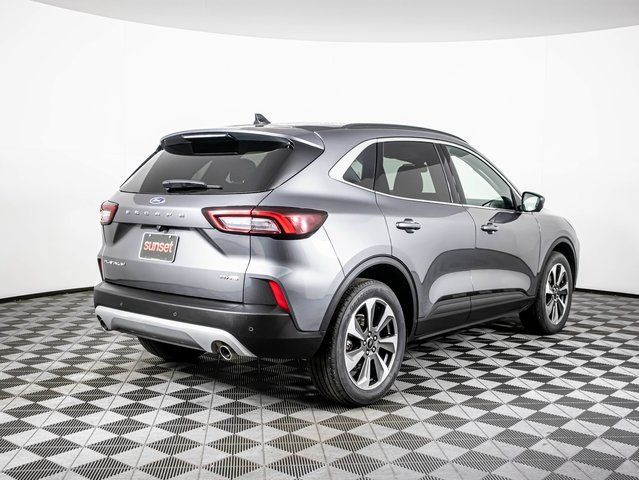 Used 2024  Ford Platinum image 3