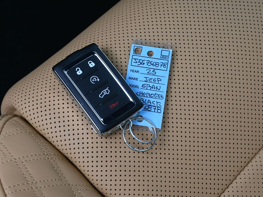 New 2025 Diamond Black Crystal Pearlcoat Jeep Summit image 19