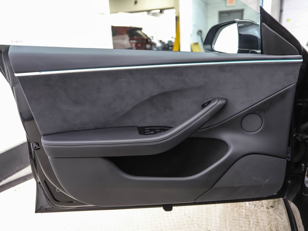 Thumbnail: 2025 Tesla Model 3 - 9