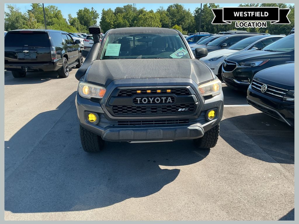  2016 Toyota Tacoma Double Cab V6 LB SR5   