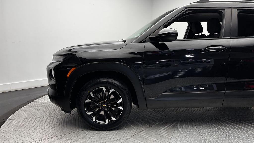Thumbnail: 2023 Chevrolet TrailBlazer - 3
