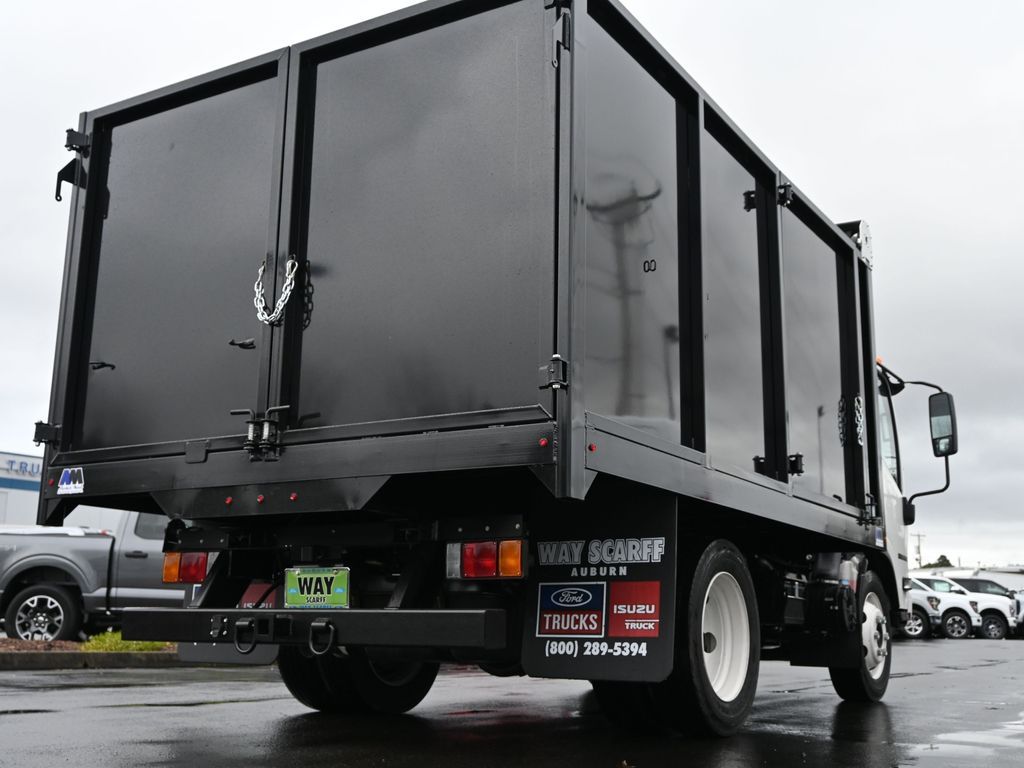 2025 Isuzu NPR HD 