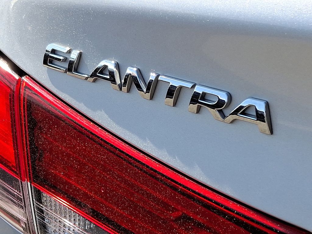 Thumbnail: 2015 Hyundai Elantra - 29