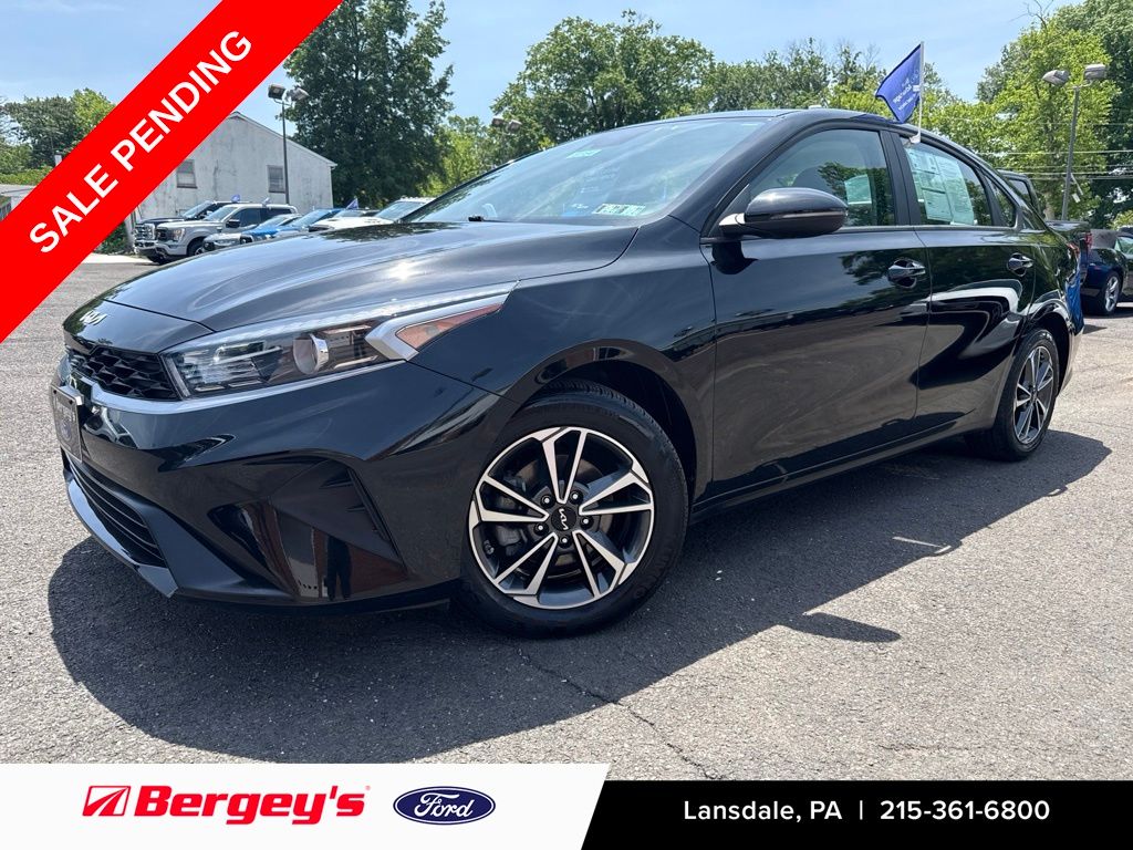 Aurora Black Pearl 2023 Kia Forte Sedan Front-Wheel Drive Continuously Variable Transmission
