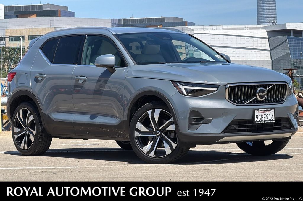 Thunder Gray Metallic 2023 Volvo XC40 B5 Ultimate Bright Theme AWD SUV / Crossover All-Wheel Drive Automatic