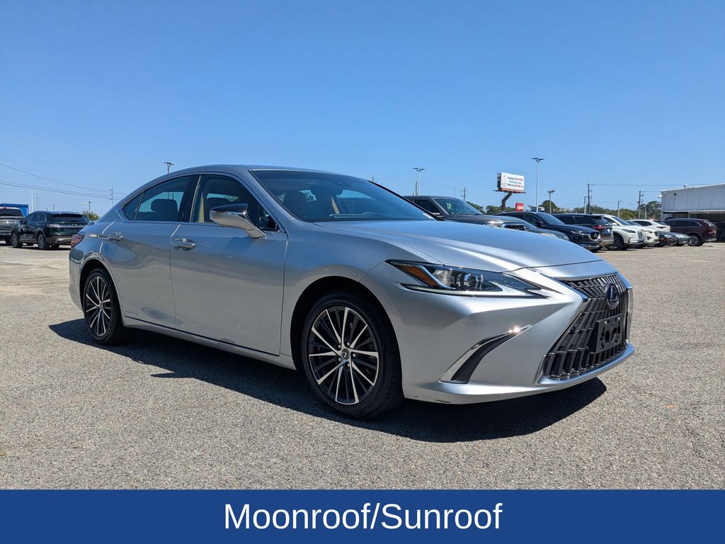 2022 Lexus ES 300h 