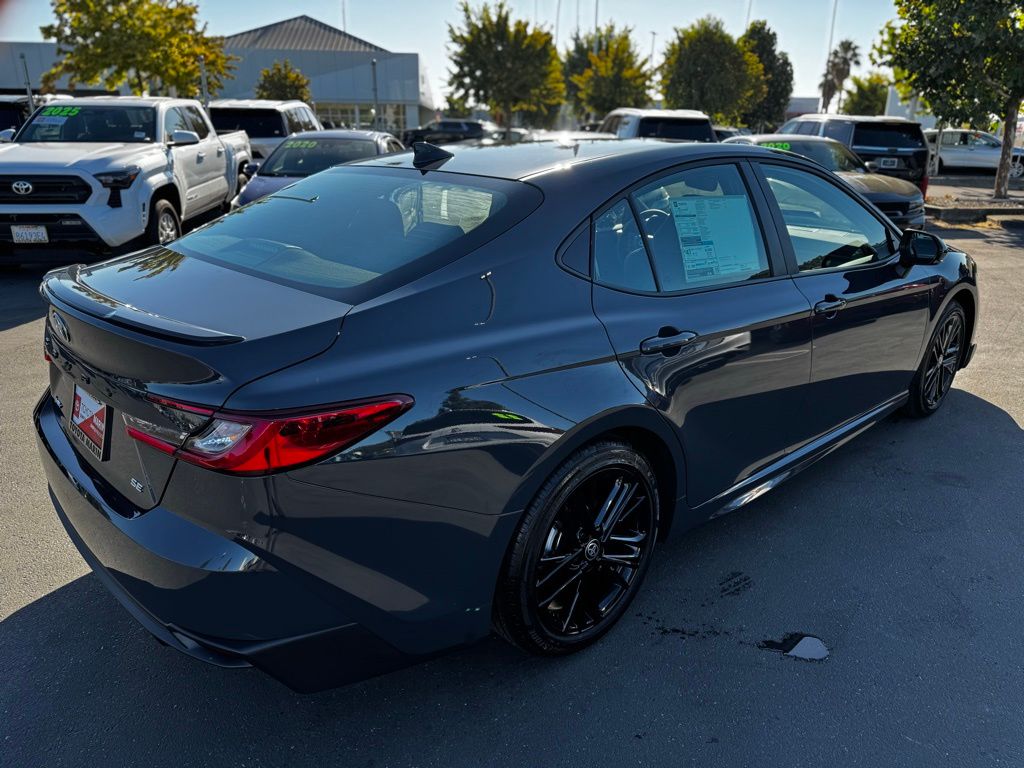 2025 Toyota Camry SE photo 3