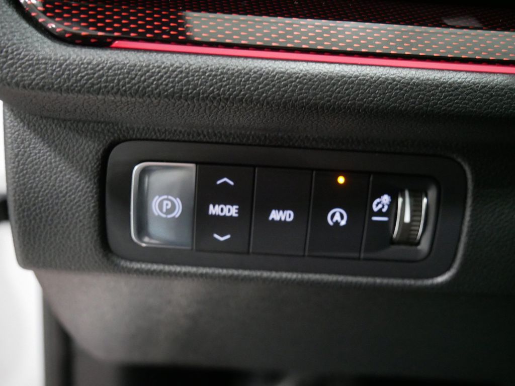 Used 2025 Chevrolet Traverse SUV