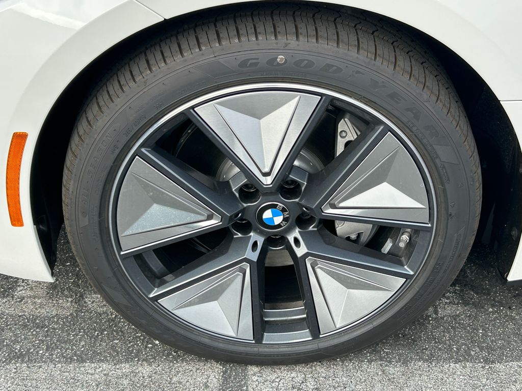 Thumbnail: 2025 BMW i4 - 9