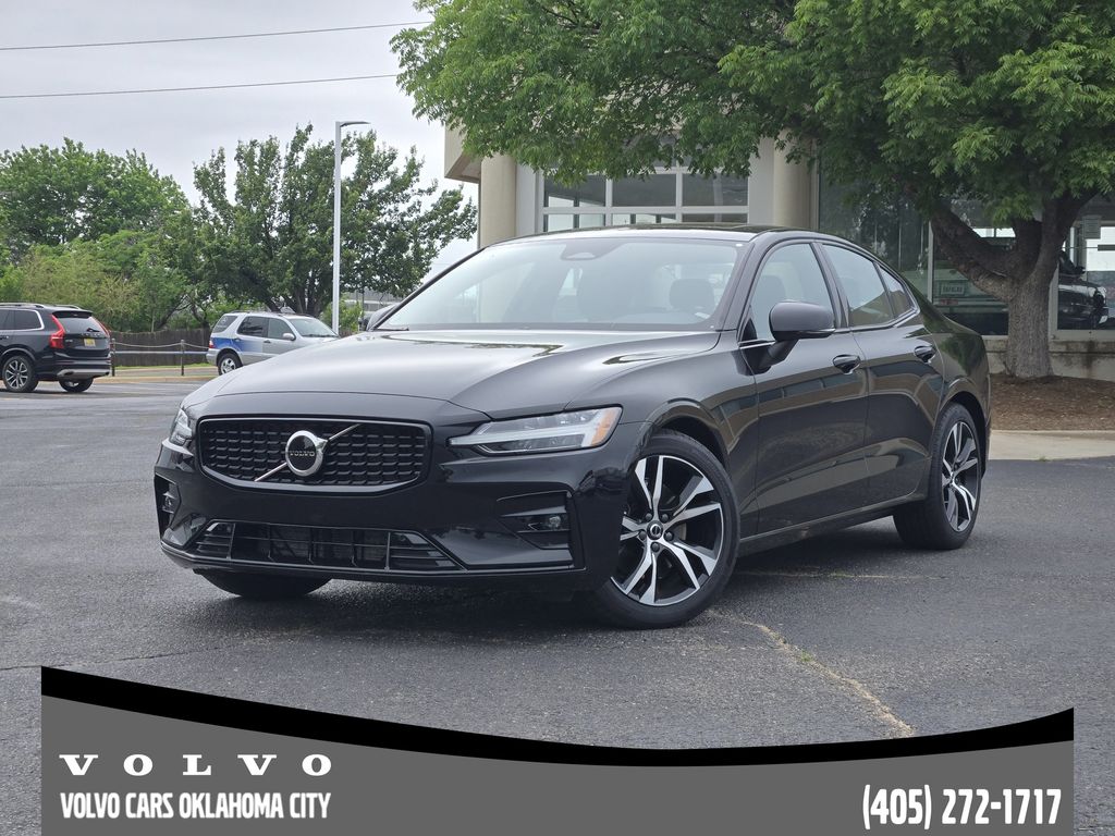 2024 Volvo S60 B5 Core Dark Theme FWD