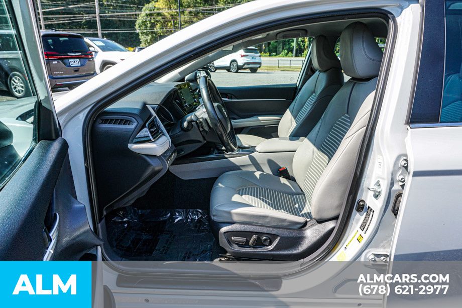 2023 Toyota Camry SE photo 13
