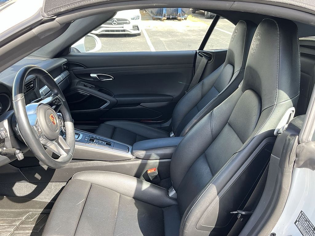 Thumbnail: 2017 Porsche 911 - 11