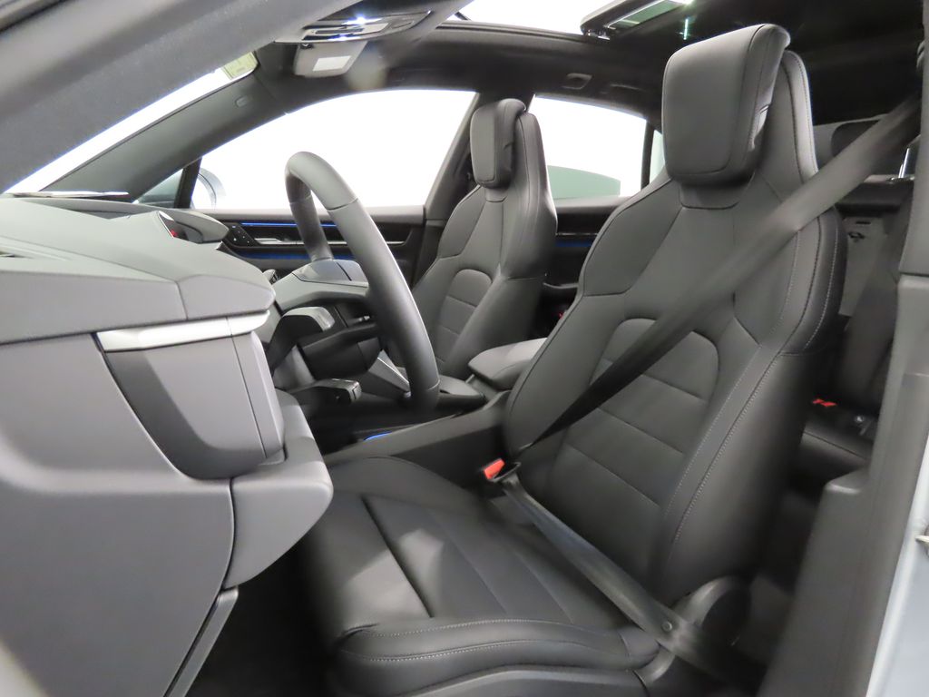 Thumbnail: 2025 Porsche Macan - 5