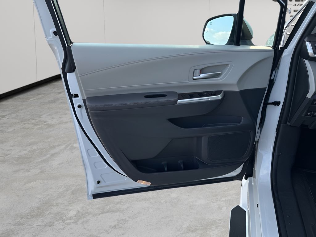 Used Car 2024 Toyota Sienna  Xle For Sale Under $80,000 In Austin, Texas