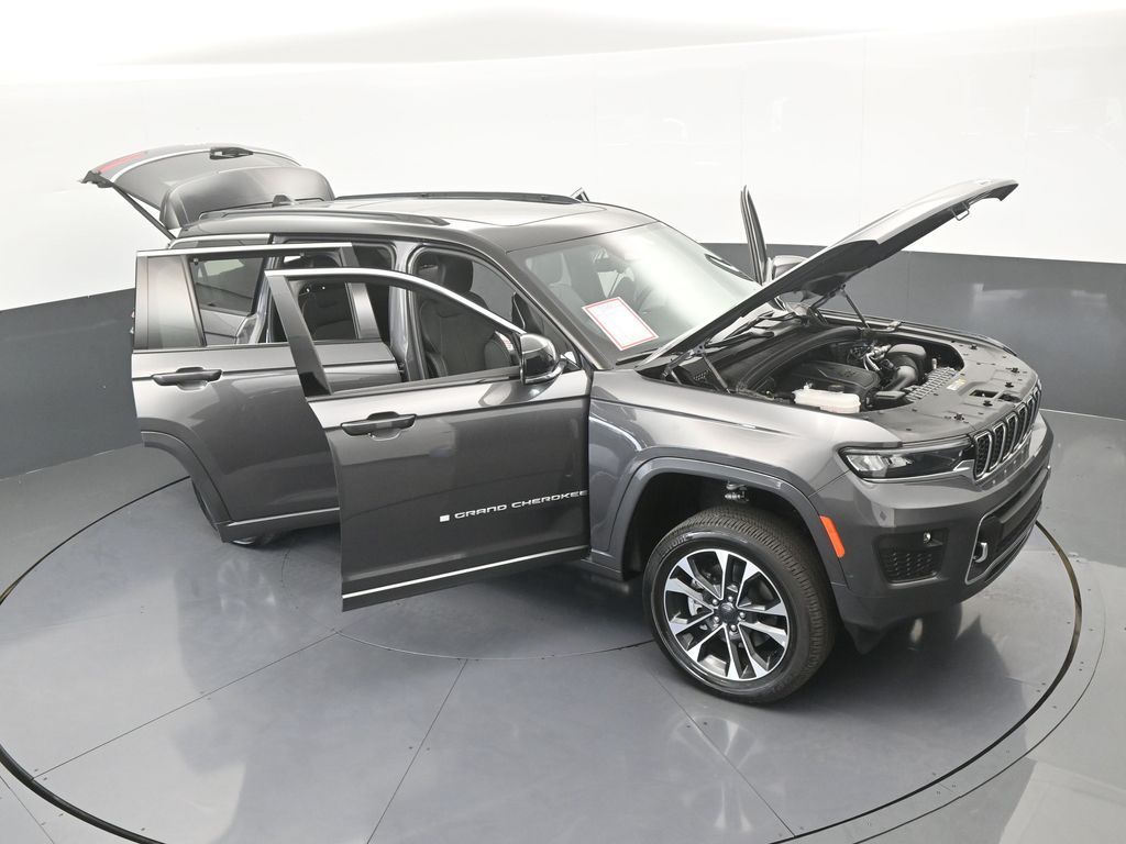 Used 2024 Baltic Gray Metallic Clearcoat Jeep Overland image 75