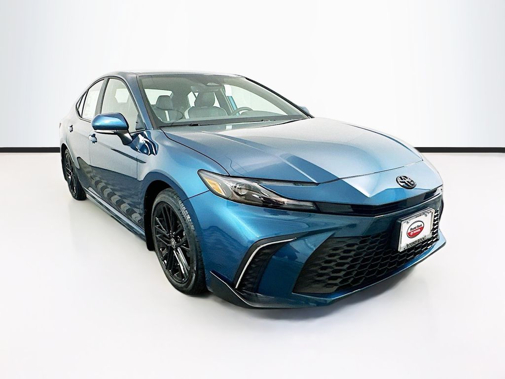 2025 Toyota Camry SE 3