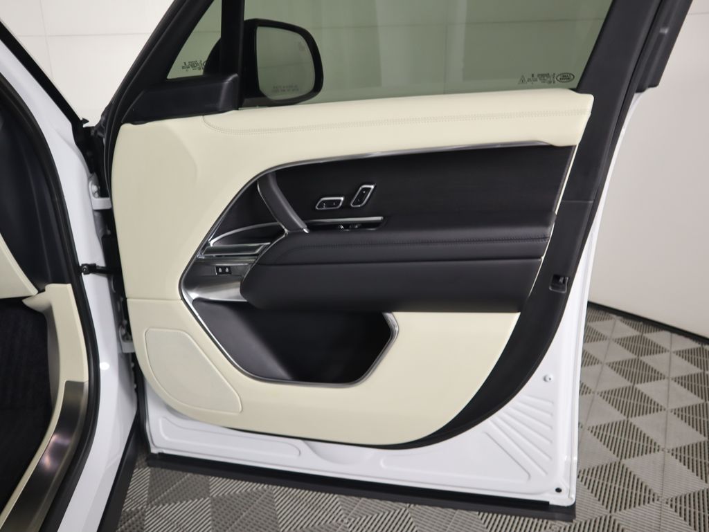 2023 Land Rover Range Rover SE 26