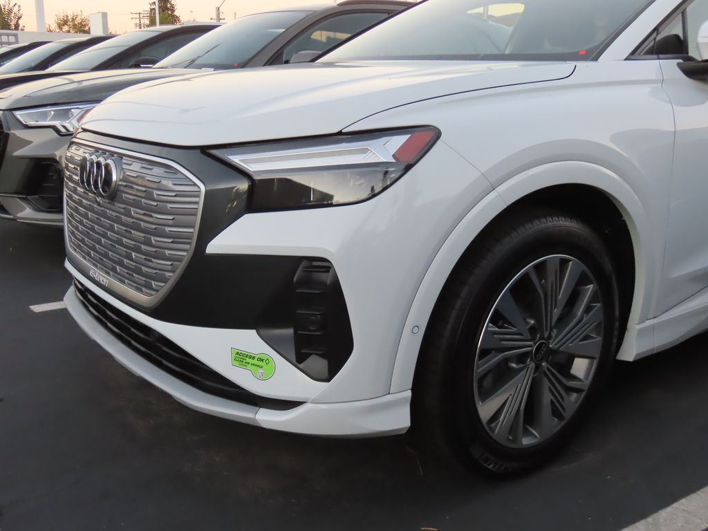 Thumbnail: 2023 Audi Q4 e-tron - 2