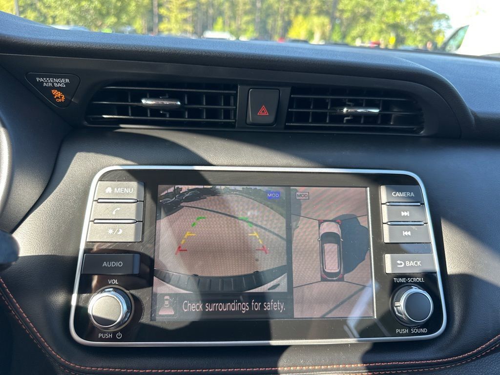 2020 Aspen White/Super Black Nissan Kicks SR FWD SUV