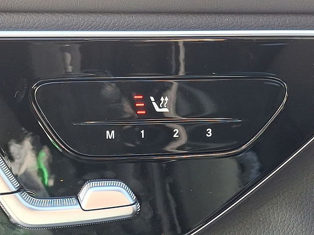 Thumbnail: 2025 Mercedes-Benz GLC - 16