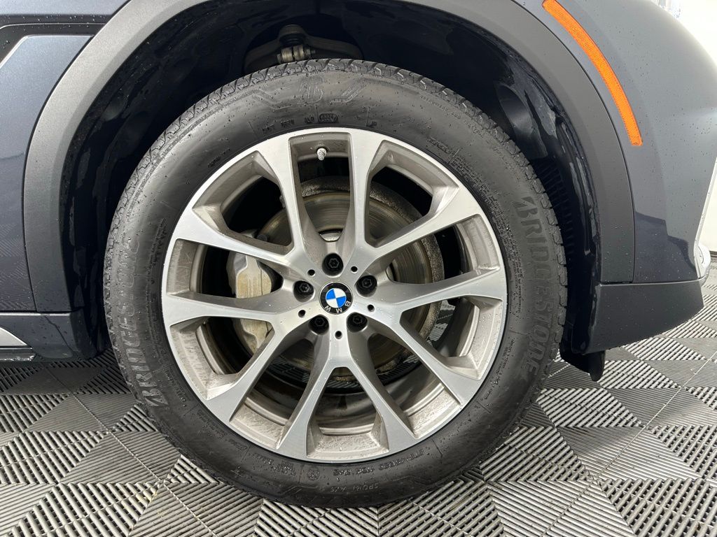 Thumbnail: 2021 BMW X6 - 11