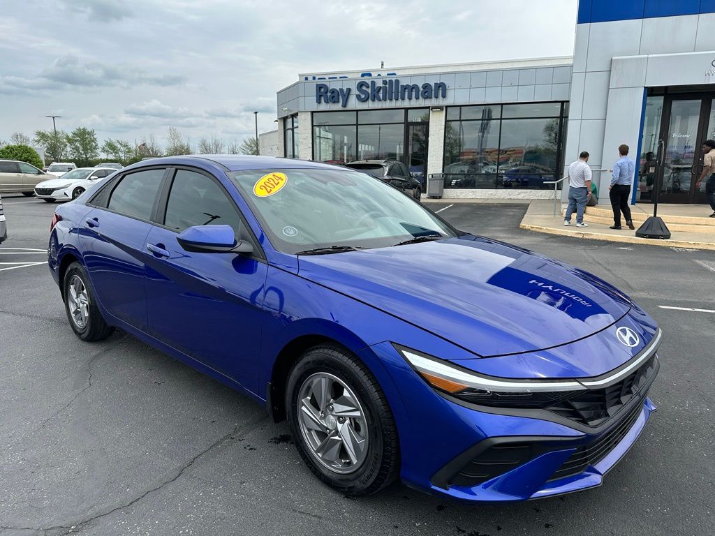 Used 2024 Blue Hyundai SE image 2