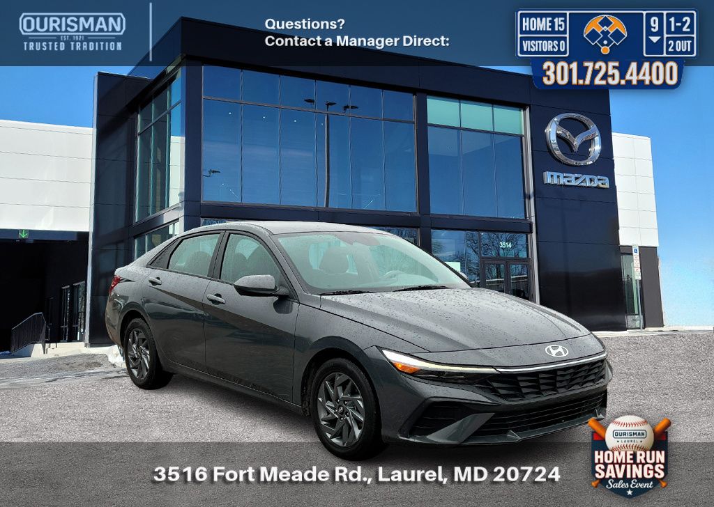 Gray 2024 Hyundai Elantra SEL FWD Sedan Front-Wheel Drive Continuously Variable Transmission