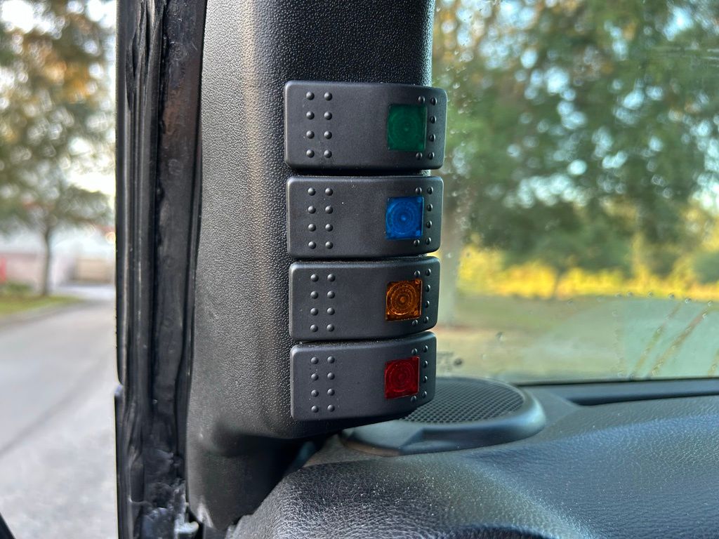 Thumbnail: 2015 Jeep Wrangler - 17