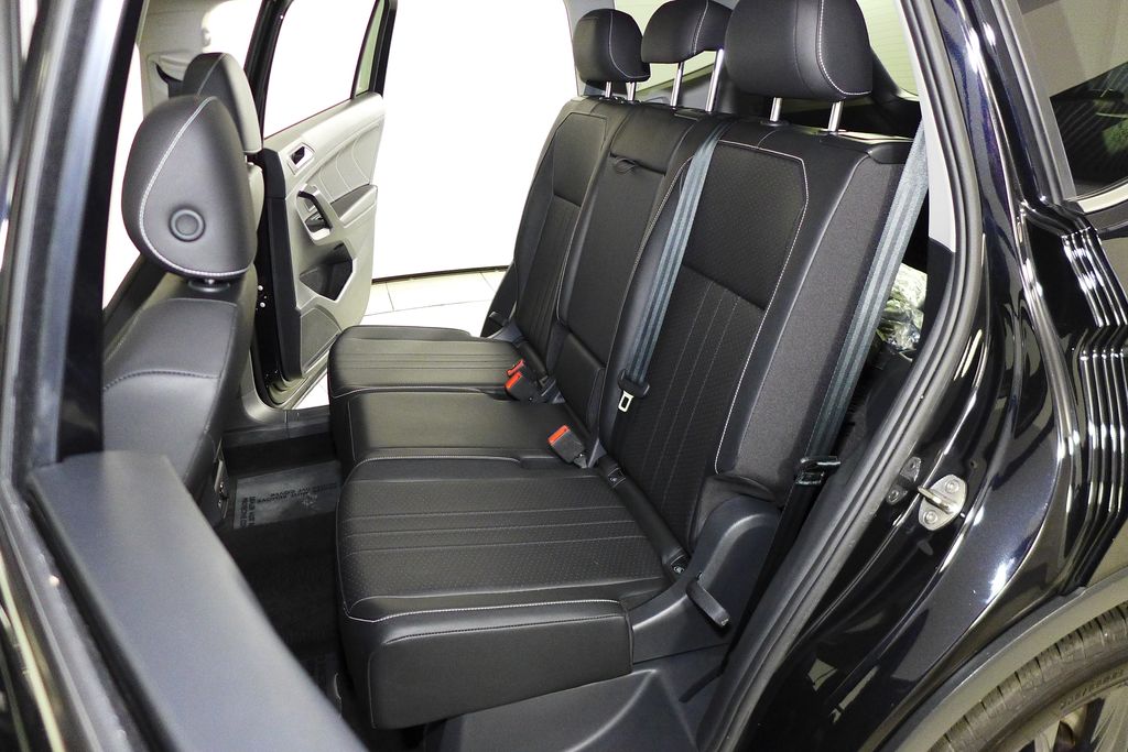 Thumbnail: 2023 Volkswagen Tiguan - 21