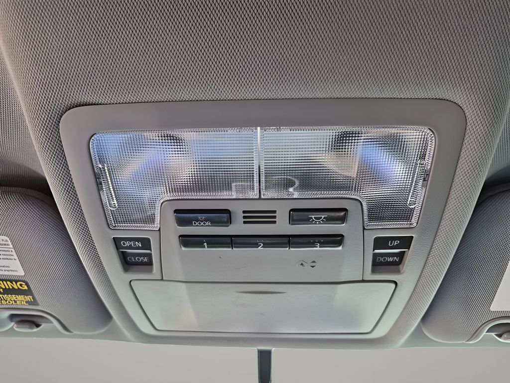 Used 2014  Toyota Limited image 43